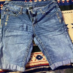Women’s Bermuda shorts size 11/12
